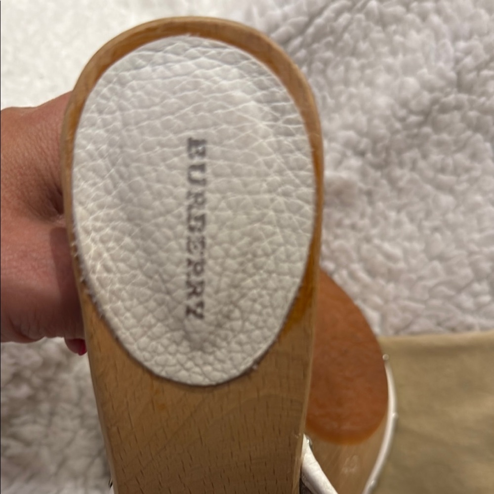 Burberry pink nova check sandals with Classic Elegance - Picture 4 of 8